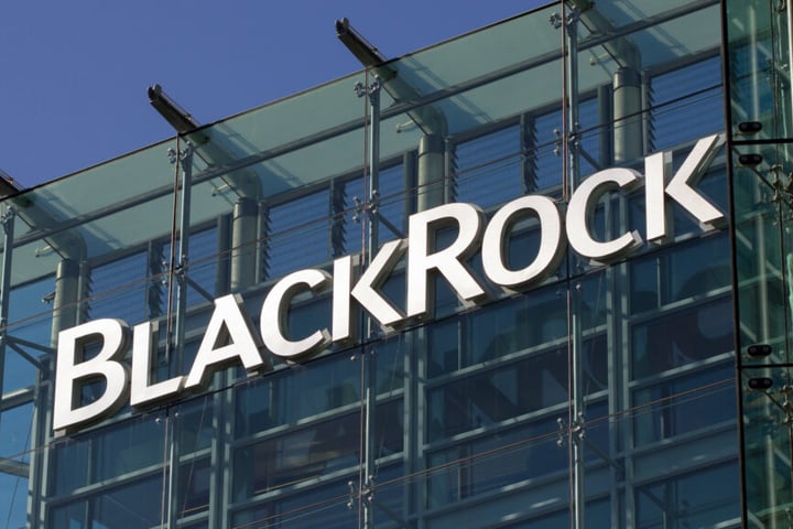 BlackRock Posts Q4 Beat; Analyst Projects High-Single-Digit Revenue Growth